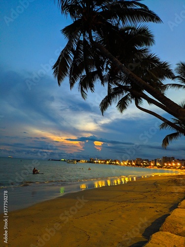 Fim de tarde a beira mar 