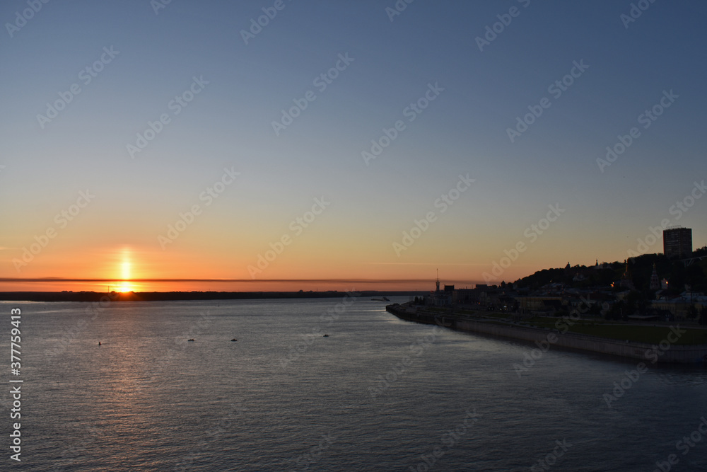 Naklejka premium dawn on the Volga River. Nizhny Novgorod