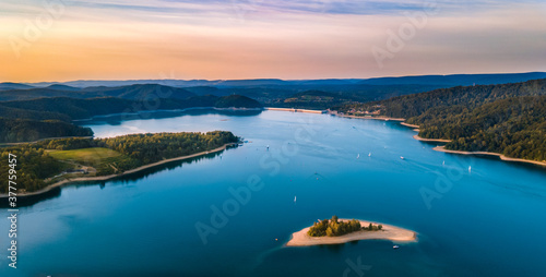 Solina przy zachodzie słońca z lotu ptaka w Bieszczadach. Wyspa zajęcza oraz zapora wodna w Solinie z drona. Cypel Polańczyka. photo