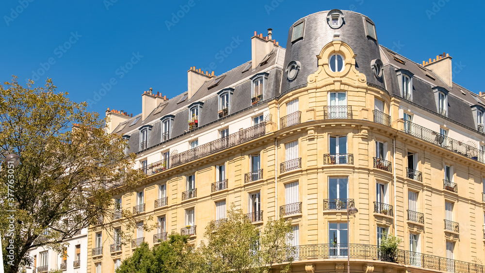 Paris, beautiful building, Montmartre