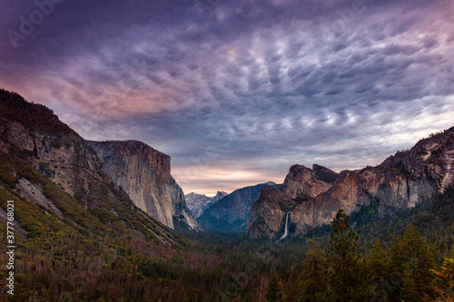 View from at dusk from the Tunnel View overlook in Yosemite National Park