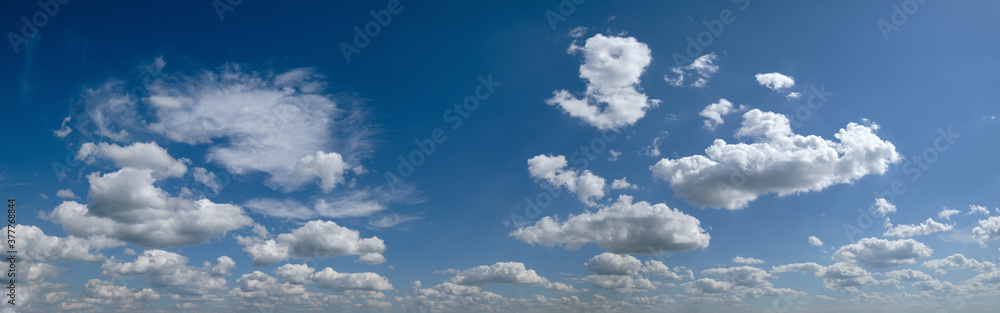 Obraz premium White cumulus clouds in blue sky panoramic high resolution background