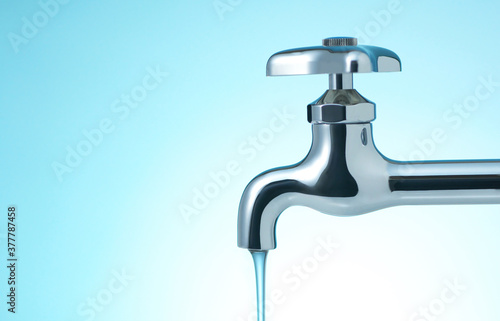 水道（蛇口）の水滴