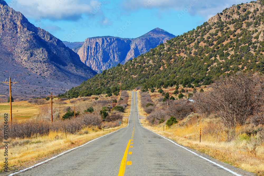 Fototapeta premium Road in mountains