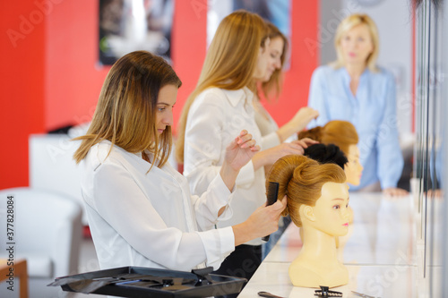 Fotografie the hair salon dummy concept