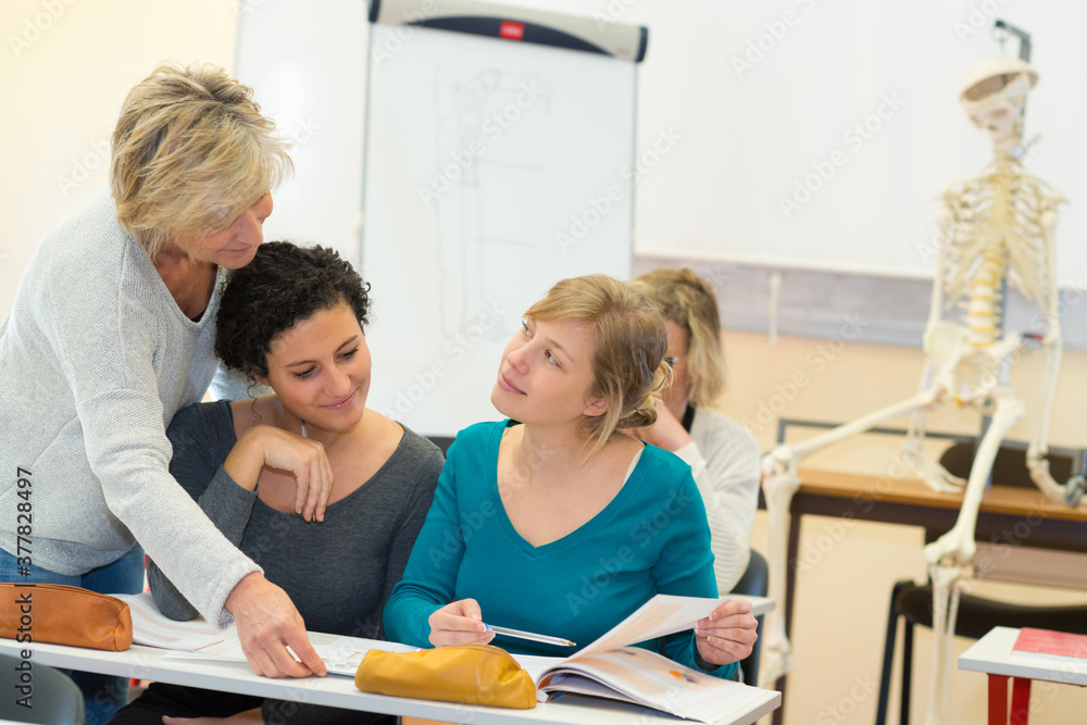 osteopathy students in class talking to professor osteopathy students in class talking to professor