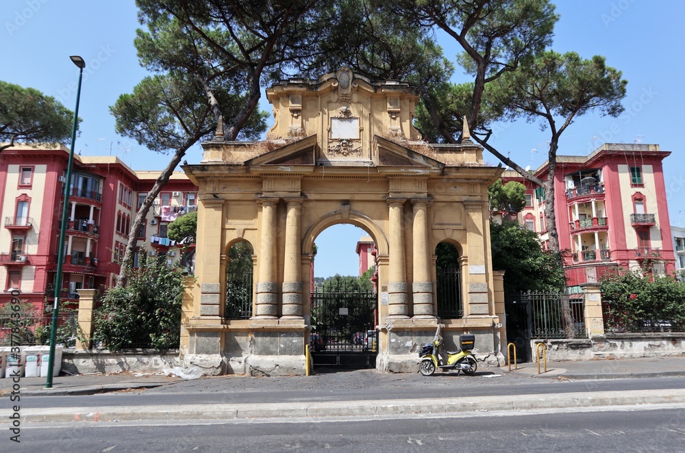 Napoli - Porta Nicola Miraglia a Fuorigrotta Napoli - Porta Nicola Miraglia a Fuorigrotta