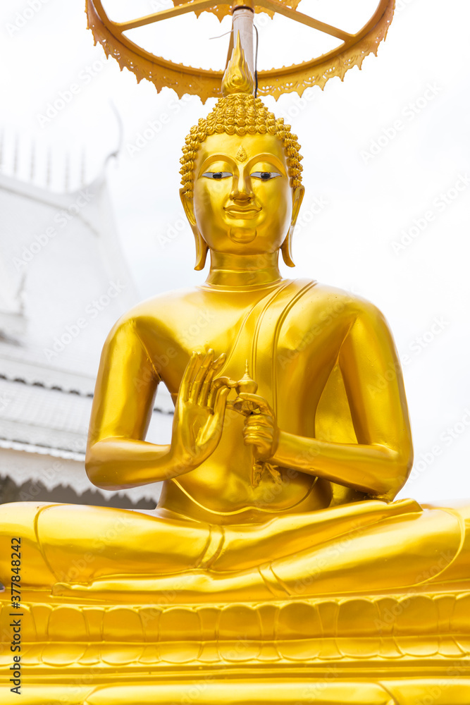 Fototapeta premium Gold painted Thai Buddha statues