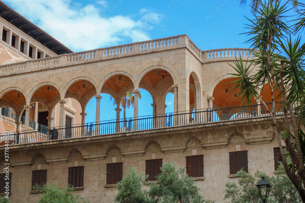 Obraz premium courtyard of the cathedral of the palace city