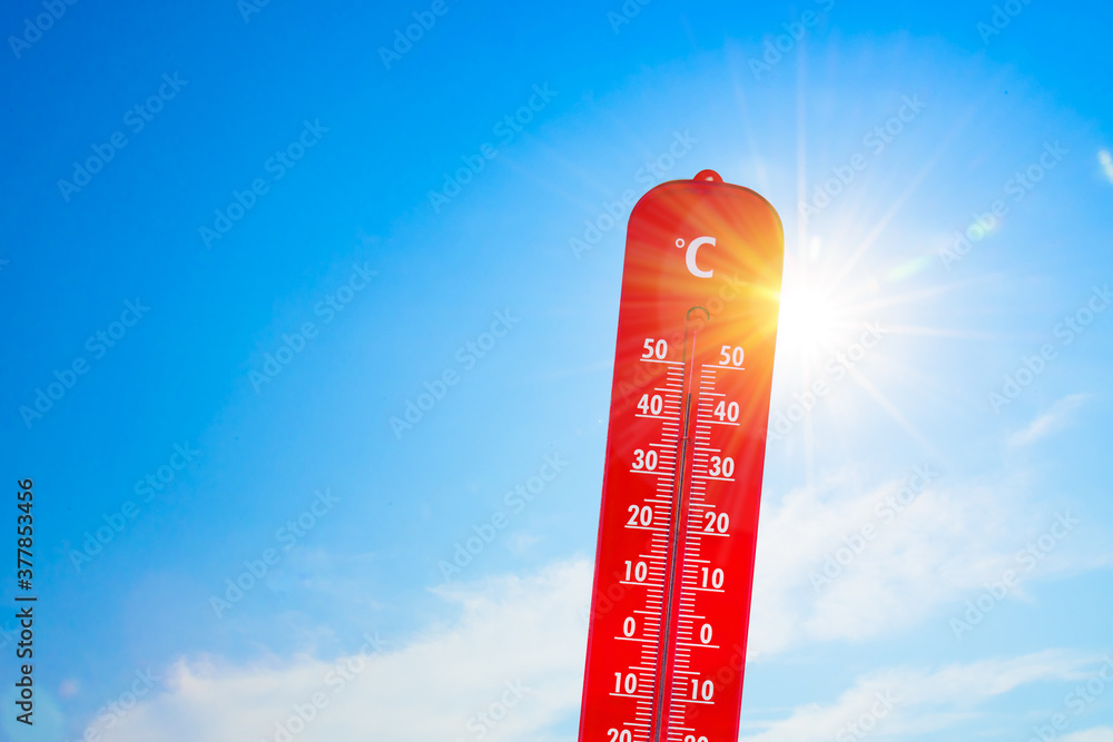 thermomètre affichant une très forte température par une météo de canicule - obrazy, fototapety, plakaty 