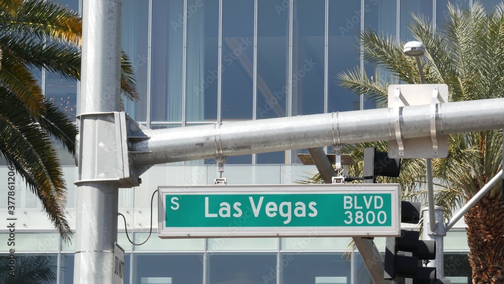 Obraz premium Fabulos Las Vegas, traffic sign on The Strip in sin city of USA. Iconic signboard on the road to Fremont street in Nevada desert. Symbol of casino money playing, betting and hazard in gaming area