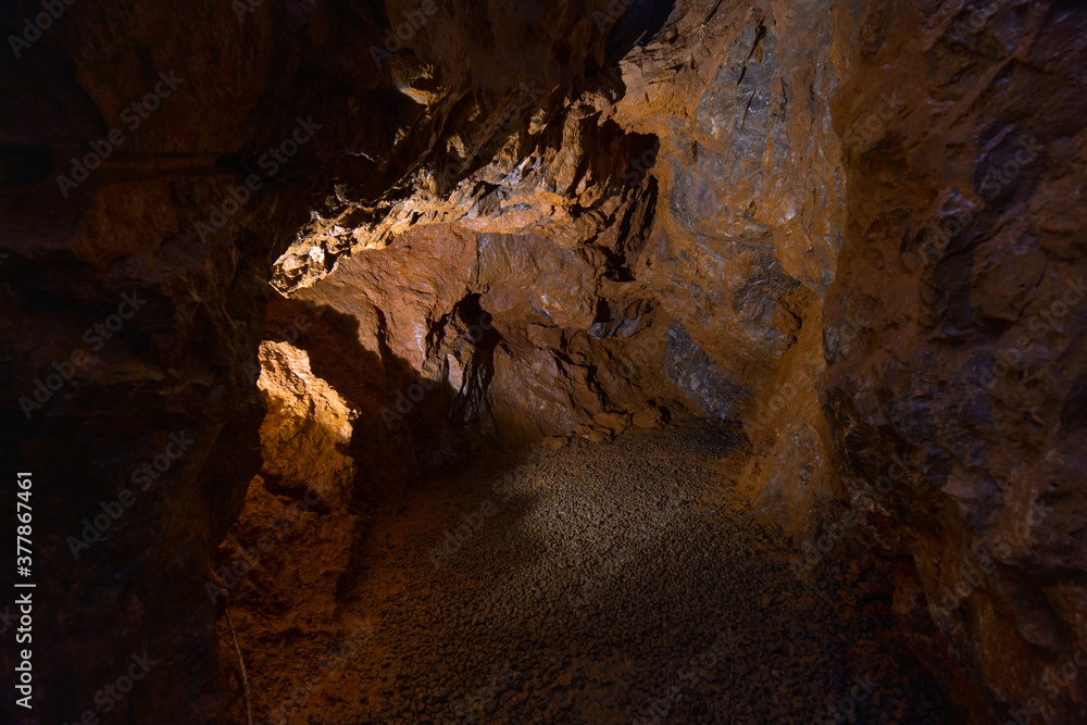 Obraz premium The interior of the cave. Ancient formations of stone. Touristic hiking route. Concept of excursions and attractions. (Cüceler mağarası) Tırılar, Sapadere, Alanya