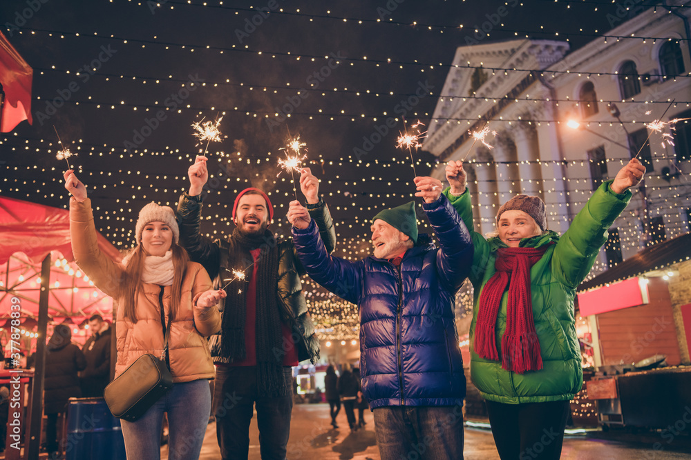 Photo of full family four member x-mas meeting gathering hold bengal stick walk wave raise hands magic miracle generation outerwear hat scarf coat evening street illumination outside Photo of full family four member x-mas meeting gathering hold bengal stick walk wave raise hands magic miracle generation outerwear hat scarf coat evening street illumination outside