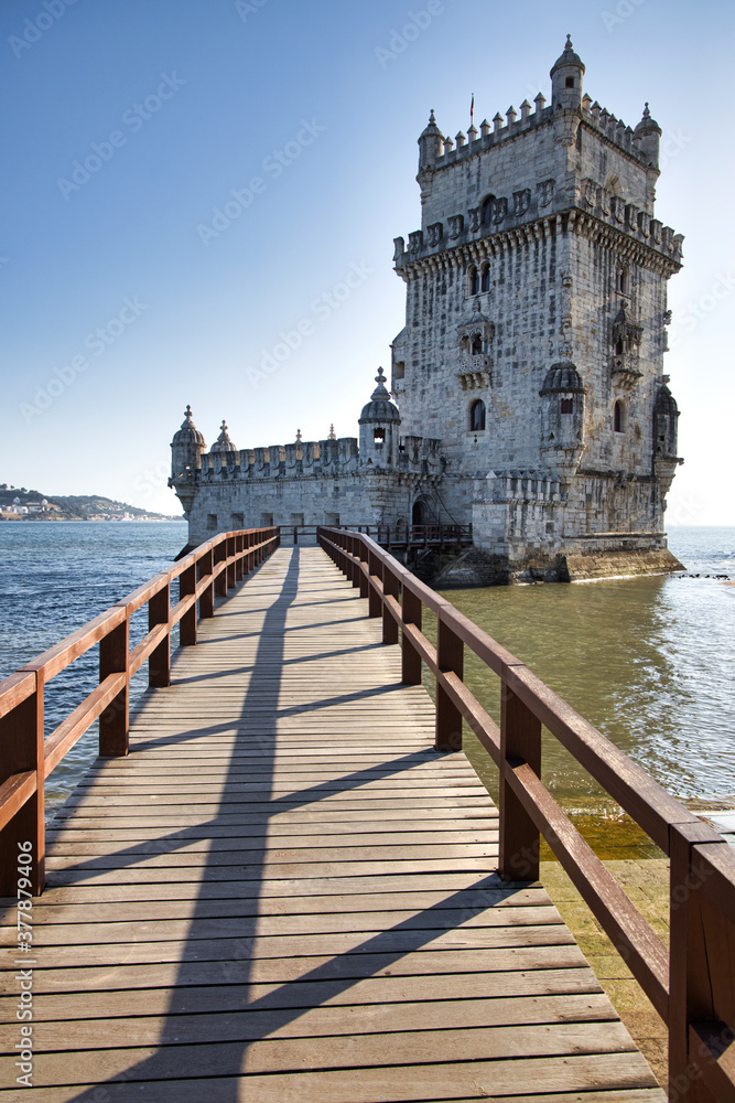 Steg zum Turm von Belem in Lissabon
