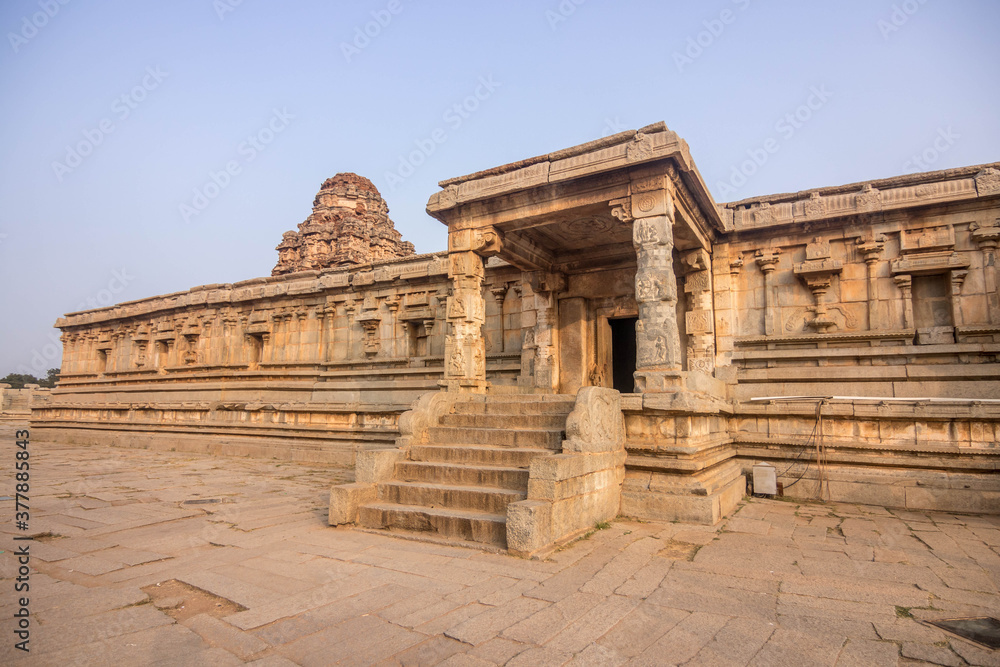 stone chariot vijaya vithala temple main attraction at hampi, karnataka, india