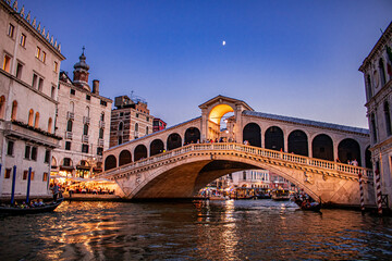 Plexiglas schilderij Rialtobrug Rialtobrug stadsgezicht in Venetië  © Robin