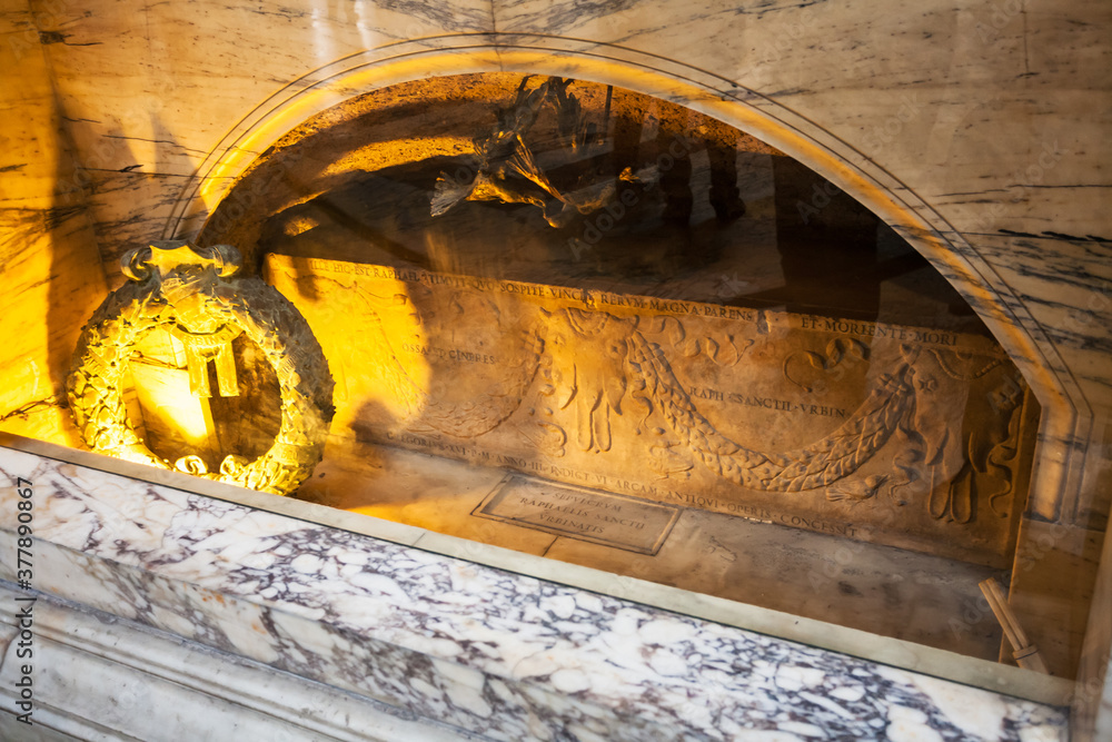 ROME, ITALY - DECEMBER 16, 2010: The tomb of Raphael in Pantheon. The ...