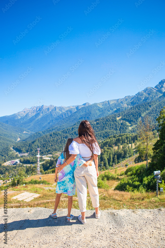 Naklejka premium Beautiful happy family in mountains in the background of fog. Beautful landscape