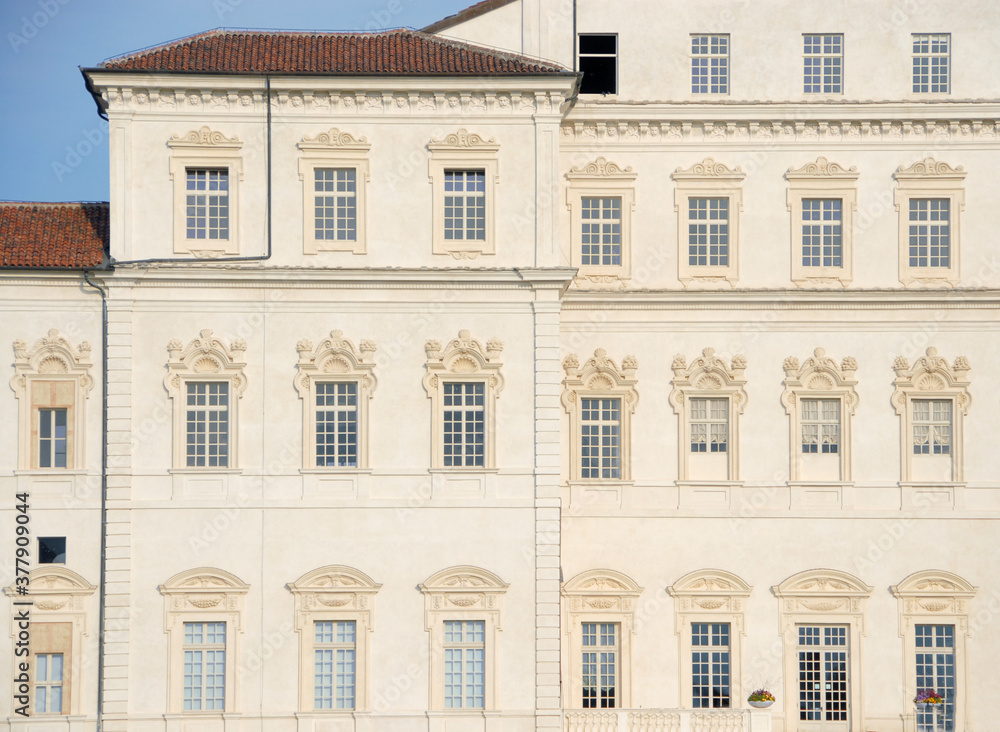 The palace of Venaria Reale is one of the Savoy Residences of Piedmont recognized by UNESCO. The palace of Venarìa was designed by the architect Amedeo di Castellamonte.
