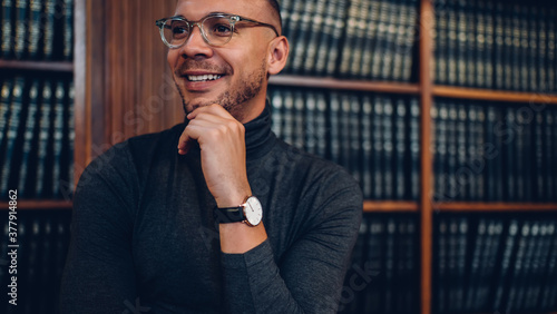 фотографія Cheerful male lecturer in optical eyeglasses for vision protection standing in a
