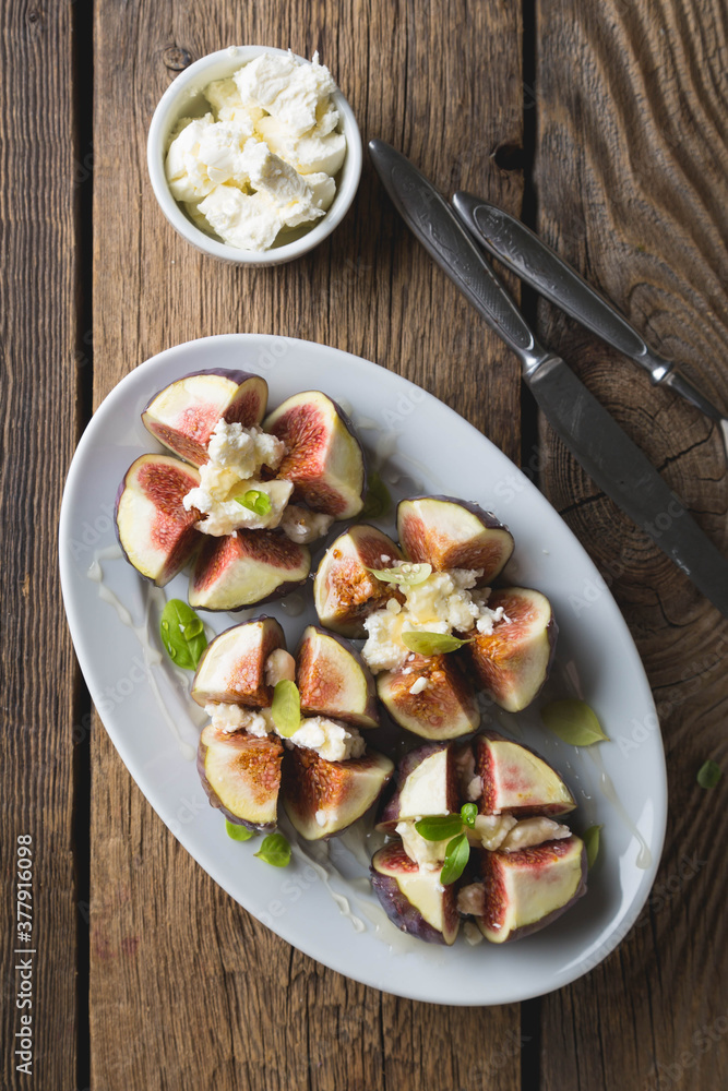 Fresh figs with cream cheese and honey Fresh figs with cream cheese and honey