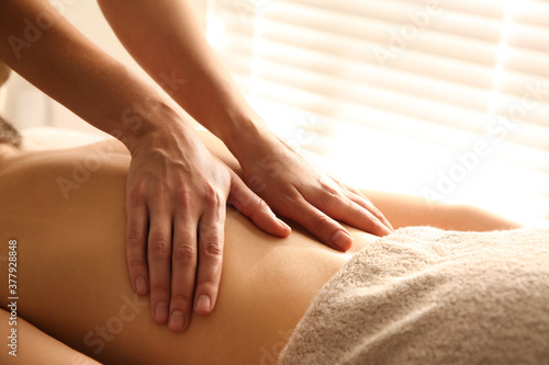 Φωτογραφία Young woman receiving back massage in spa salon, closeup