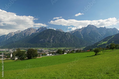 Panoramablick über Lienz auf das Bergmassiv der Lienzer Dolomiten