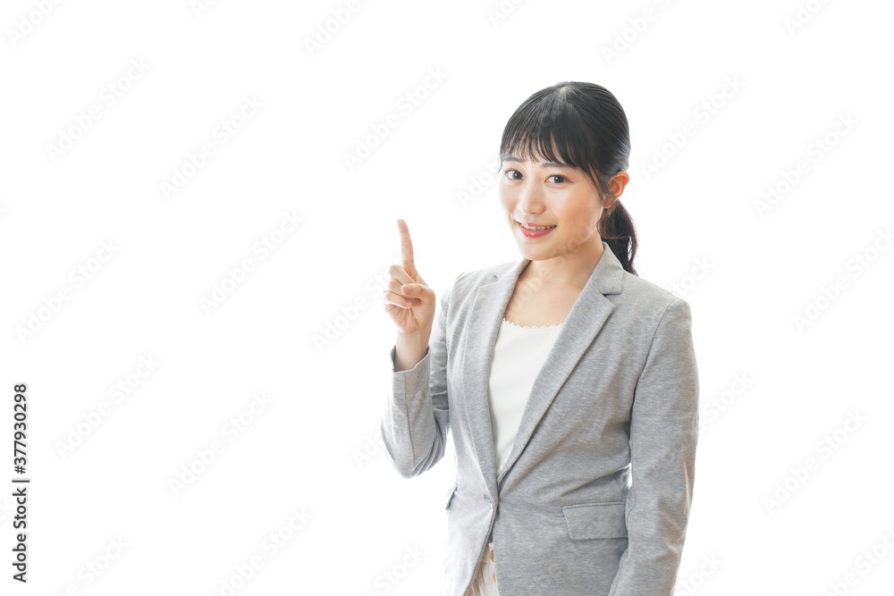 おすすめを指差す笑顔のビジネスウーマン