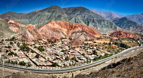 Vista panorámica de Purmamarca, Quebrada de Humahuaca, Jujuy, Argentina.