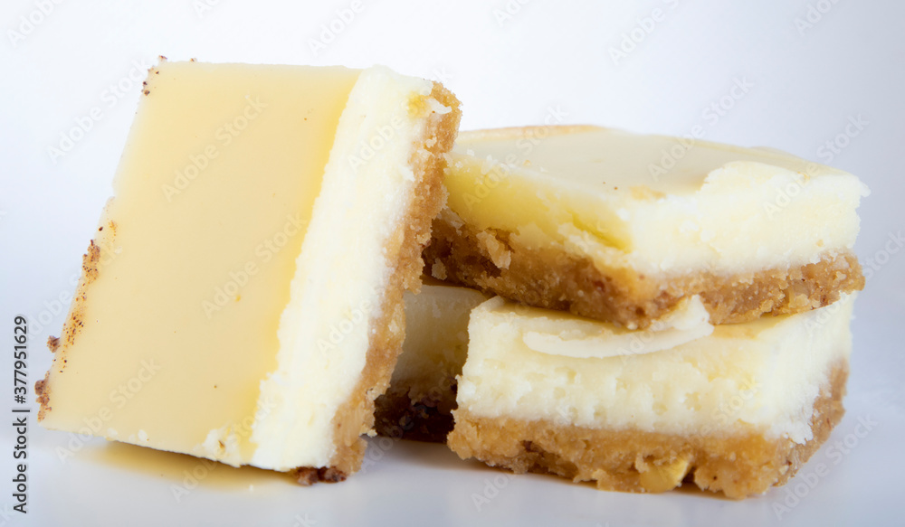 The traditional Arabic basbousa
With cheesecake The traditional Arabic basbousa
With cheesecake