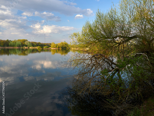 Unterwegs zwischen Vogelschutzgebiet NSG Garstadt und der Mainebne bei Hirschfeld und Heidenfeld im Landkreis Schweinfurt, Unterfranken, Bayern, Deutschland