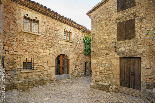 Fototapeta Naklejka Na Ścianę i Meble -  Narrow street in Siurana. Siurana is a picturesque medieval old town in the Costa Dorada, Catalonia, Spain.