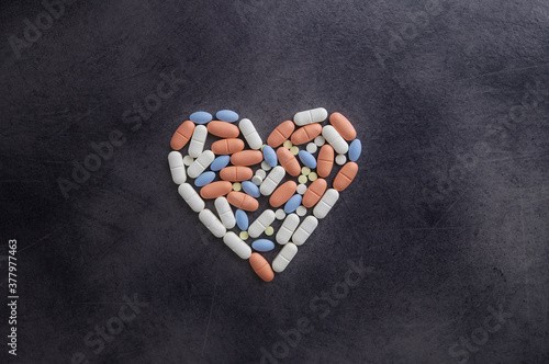 Pills in heart shape- tabletki w kształcie serca