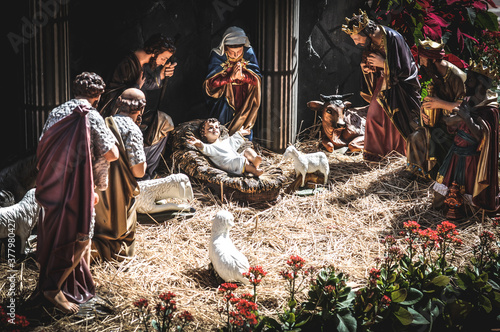Foto Statue of the nativity of the baby jesus Our Lady and Joseph are by your side