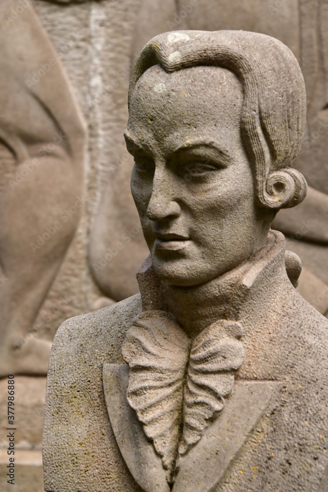 ESTÁTUA ESTÁTUA