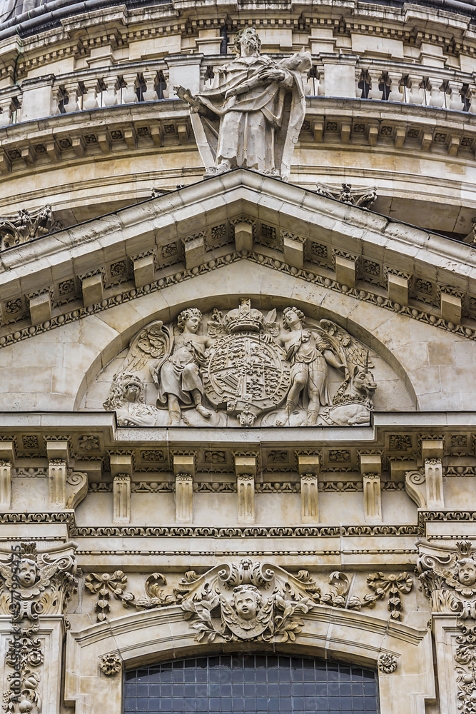 Fototapeta premium Architectural fragments of Magnificent St. Paul Cathedral (1675 - 1711) in London. St. Paul Cathedral sits at top of Ludgate Hill - highest point in City of London. UK.