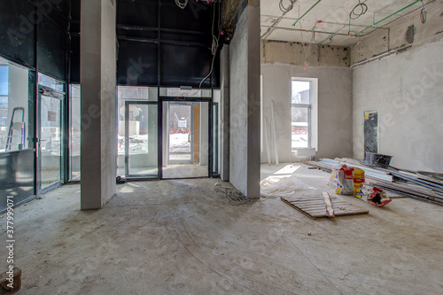 Quadro su tela Corridor of new residential building under construction view