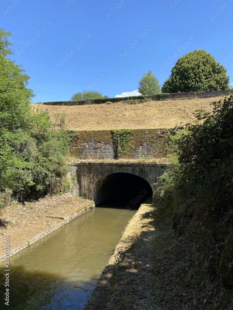 Tunnel de la Collancelle sur le canal du nivernais, Bourgogne