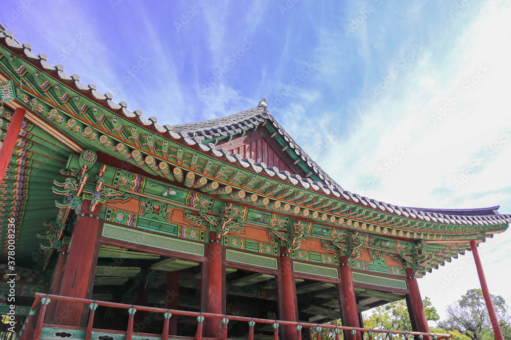 Fototapeta premium traditional multicolored paintwork on wooden buildings of Korea called