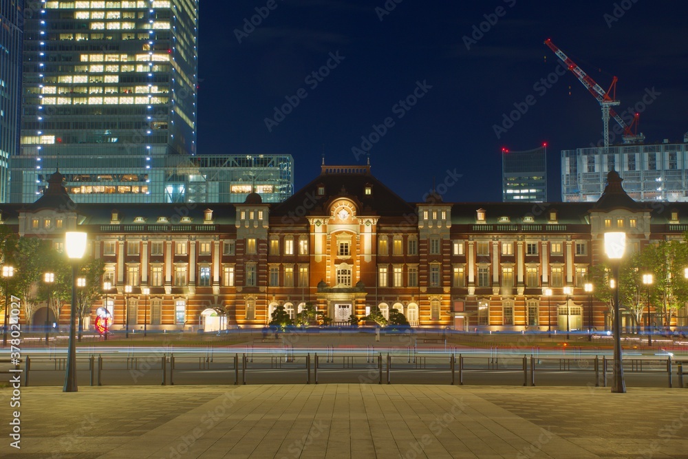 東京駅丸ノ内口　夜景　行幸通りからの眺め
レーザービーム