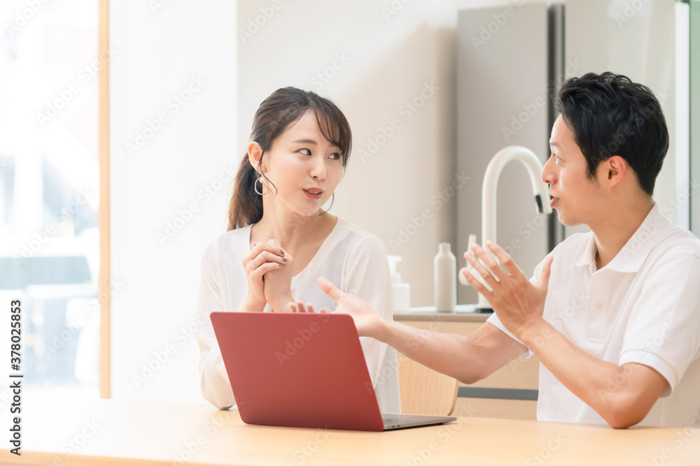 会話するカップル 会話するカップル