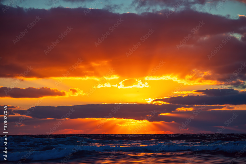 Obraz premium Beautiful cloudscape over the sea