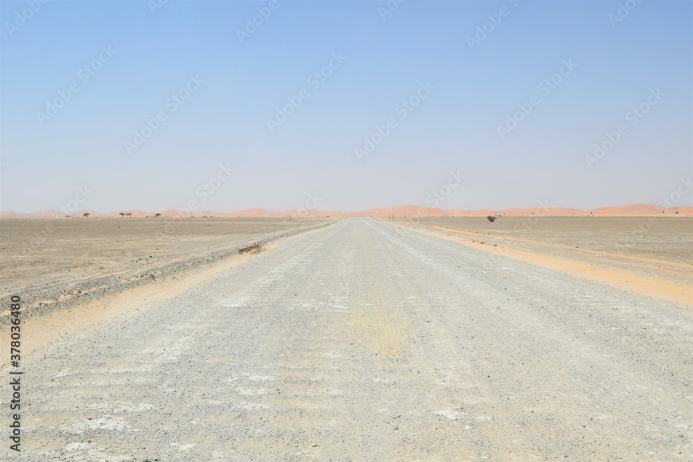 Amazing travel in the desert road in oman. vehicles. Muscat, oman : 15-09-2020