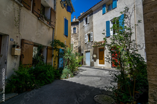Fototapeta Naklejka Na Ścianę i Meble -  Saint-Mitre-les-Remparts, village médiéval des Bouches-du-Rhône en région Occitanie.	
