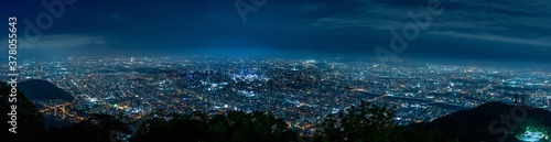 パノラマ・札幌市の夜景 / 札幌市藻岩山山頂より撮影 © tkyszk