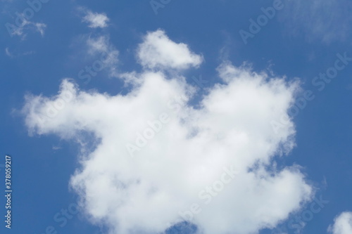 Weisse Wolken  Blauer Himmel  Hintergrundbild  Deutschland  Europa