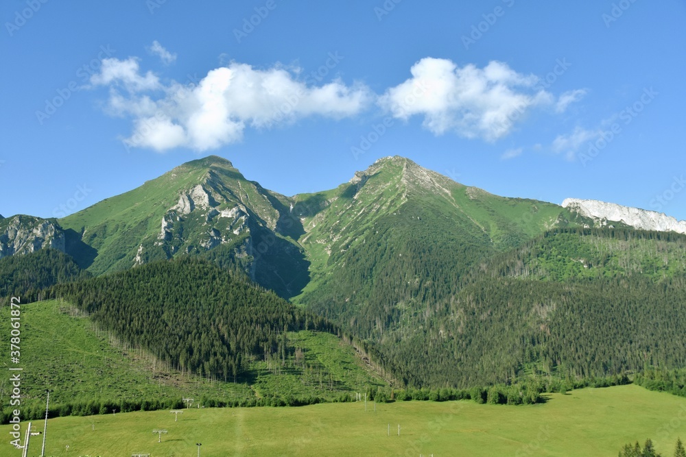 Tatry Wysokie, Słowacja, góry w Europie, Tatransky Narodny Park, lato w górach - obrazy, fototapety, plakaty 