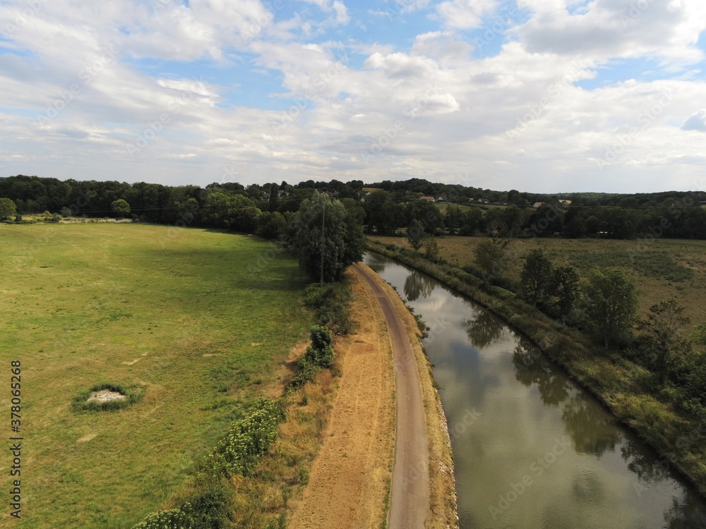 Canal du nivernais en Bourgogne, vue aérienne Stock Photo Adobe Stock