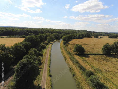 Canal du nivernais en Bourgogne, vue aérienne