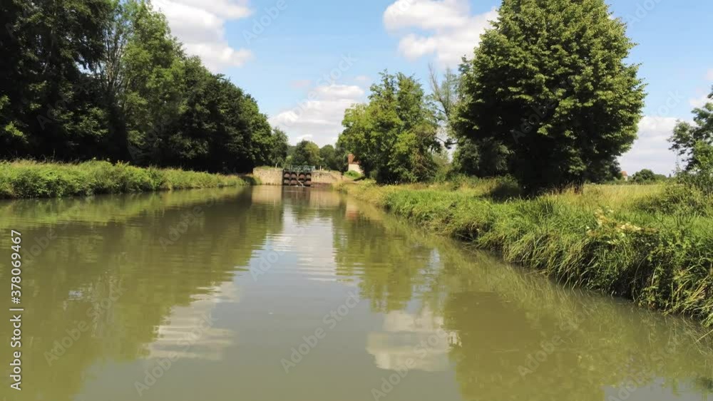 Canal du nivernais en Bourgogne Canal du nivernais en Bourgogne